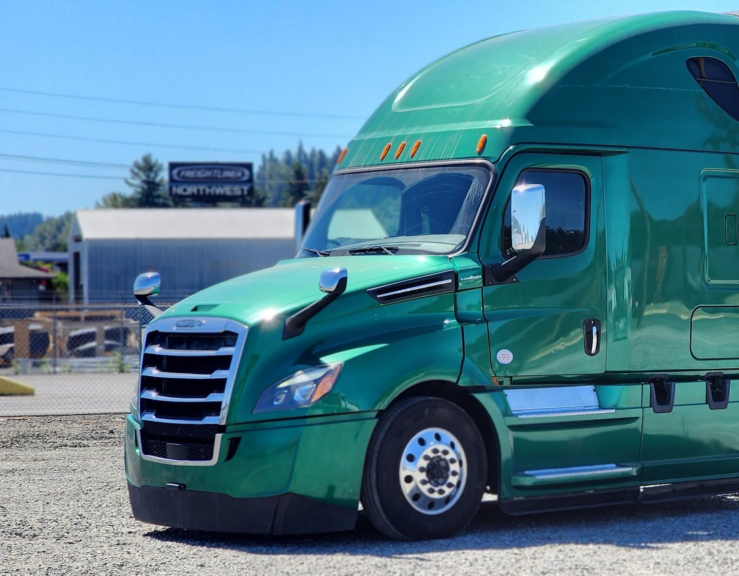 Freightliner Cascadia 126 tractor, the tractor model Ascot Auto Trans runs